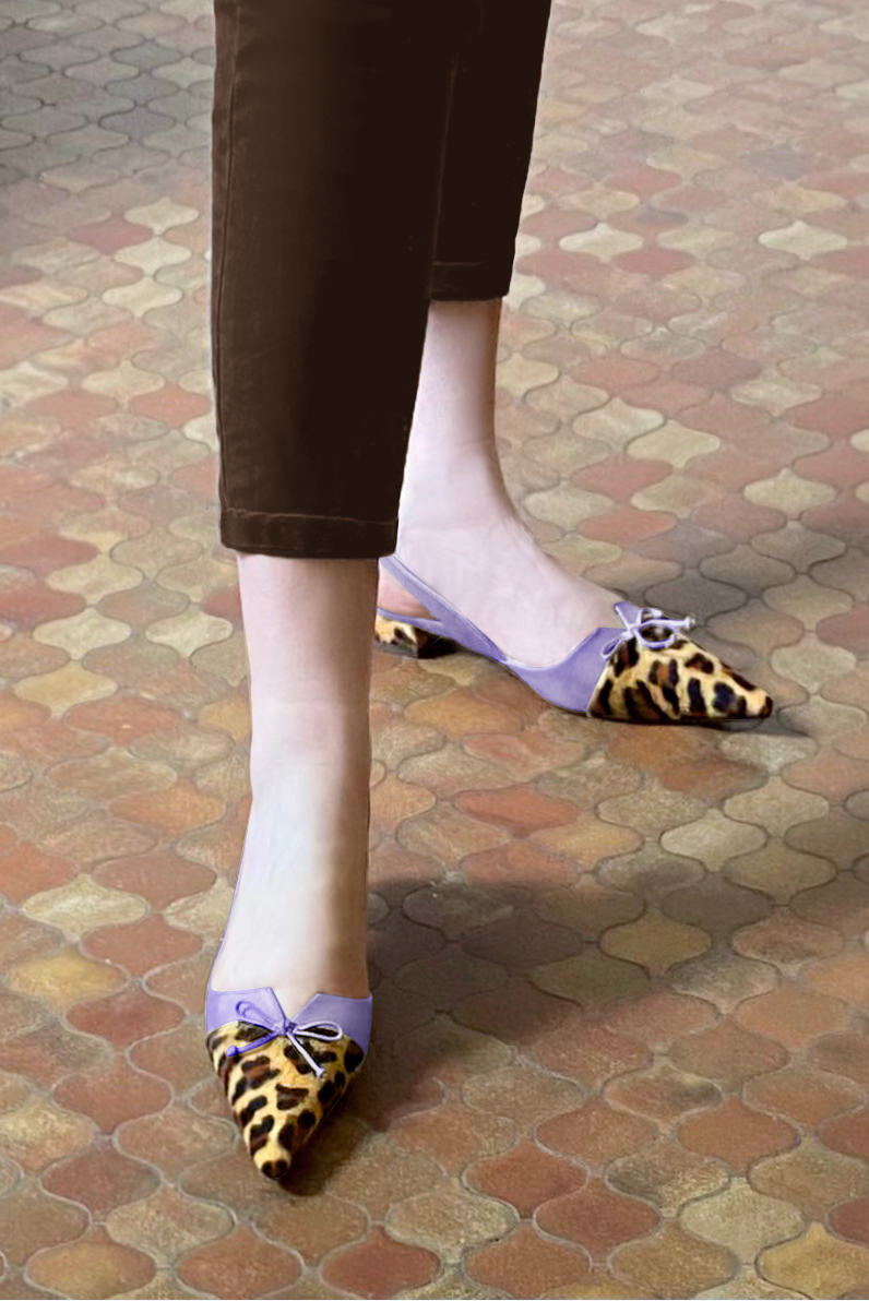 Safari black and lilac purple women's open back shoes, with a knot. Pointed toe. Flat flare heels. Worn view - Florence KOOIJMAN